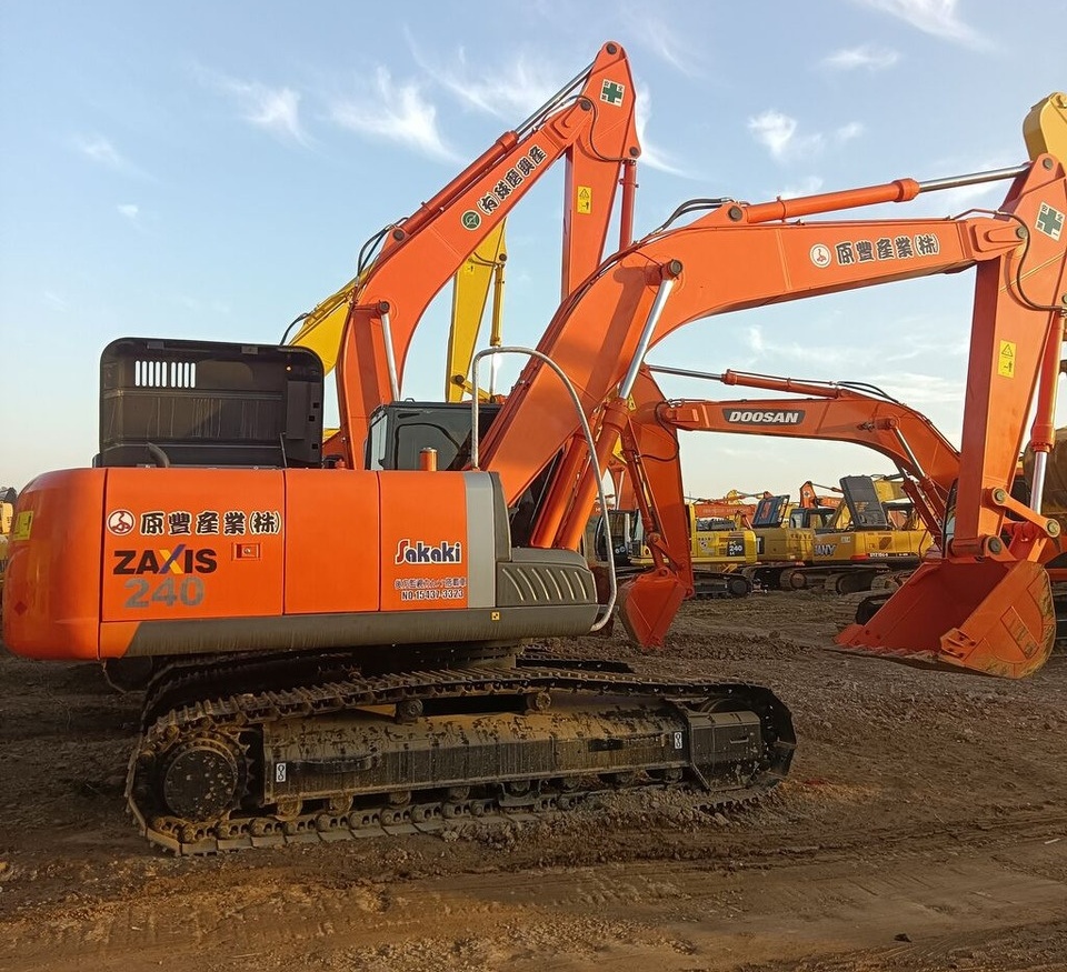 Hitachi ZX240 - Pásové rýpadlo: obrázek 1 Hitachi ZX240 - Pásové rýpadlo: obrázek 1