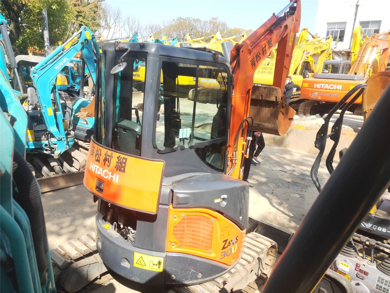 Hitachi ZX30 - Mini rýpadlo: obrázek 1 Hitachi ZX30 - Mini rýpadlo: obrázek 1