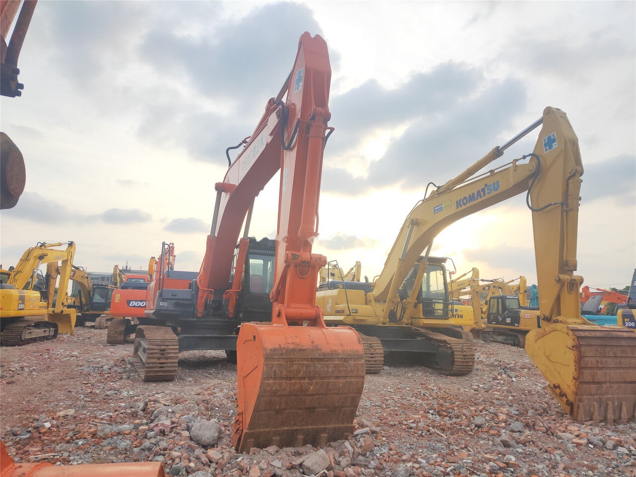 Pásové rýpadlo Hitachi ZX350H-3G: obrázek 10