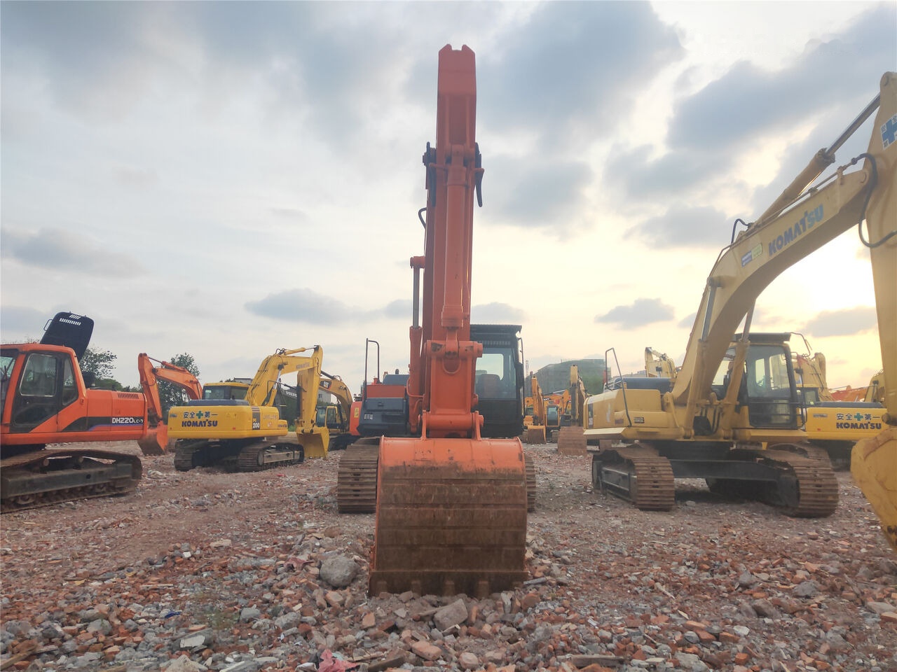 Pásové rýpadlo Hitachi ZX350H-3G: obrázek 7