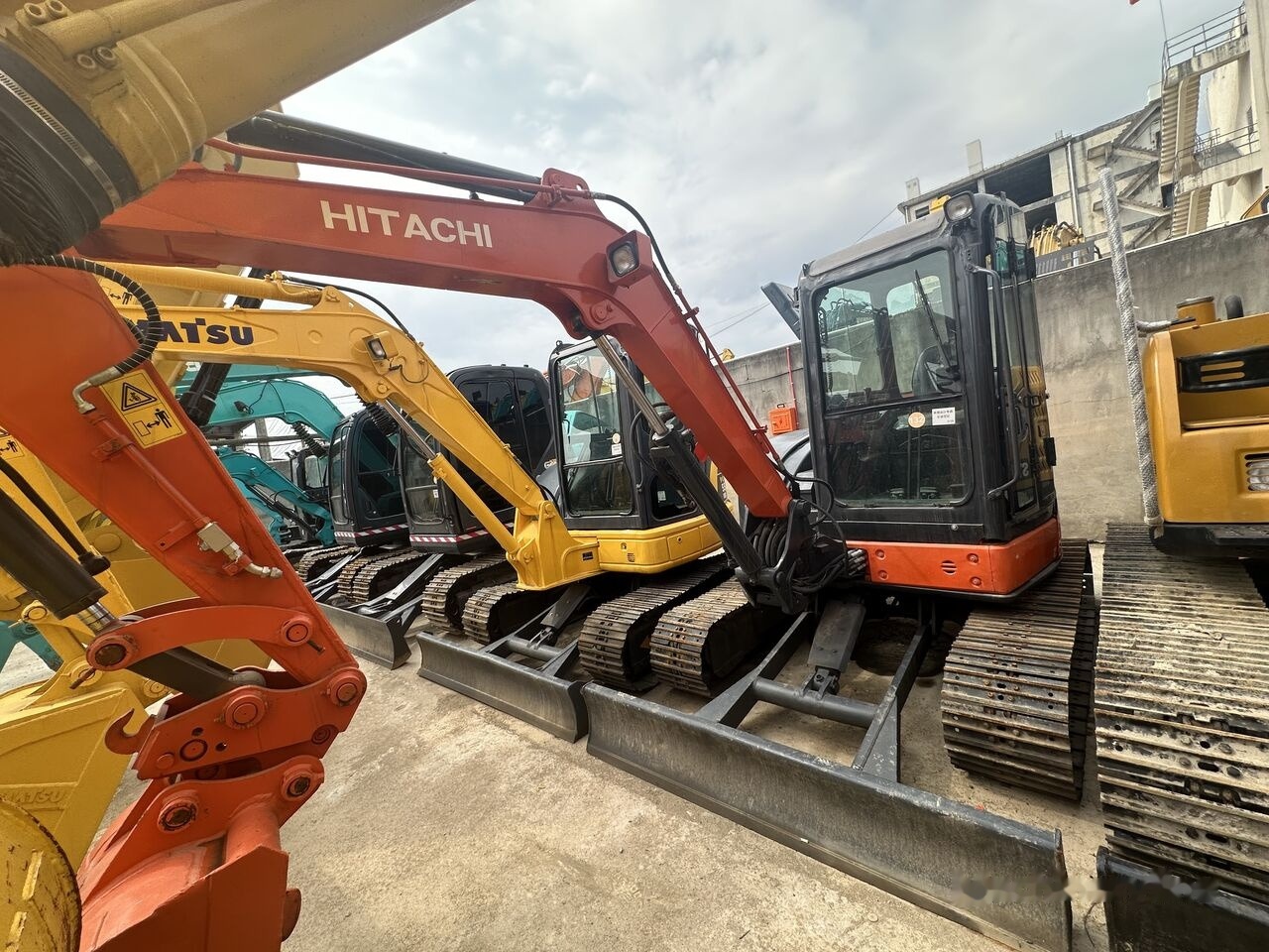 Hitachi ZX50U-2 - Mini rýpadlo: obrázek 2 Hitachi ZX50U-2 - Mini rýpadlo: obrázek 2