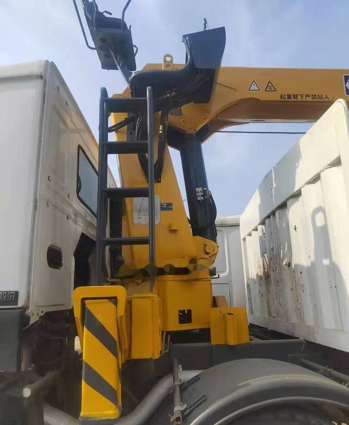 Howo 371 - Sklápěč, Auto s hydraulickou rukou: obrázek 2 Howo 371 - Sklápěč, Auto s hydraulickou rukou: obrázek 2