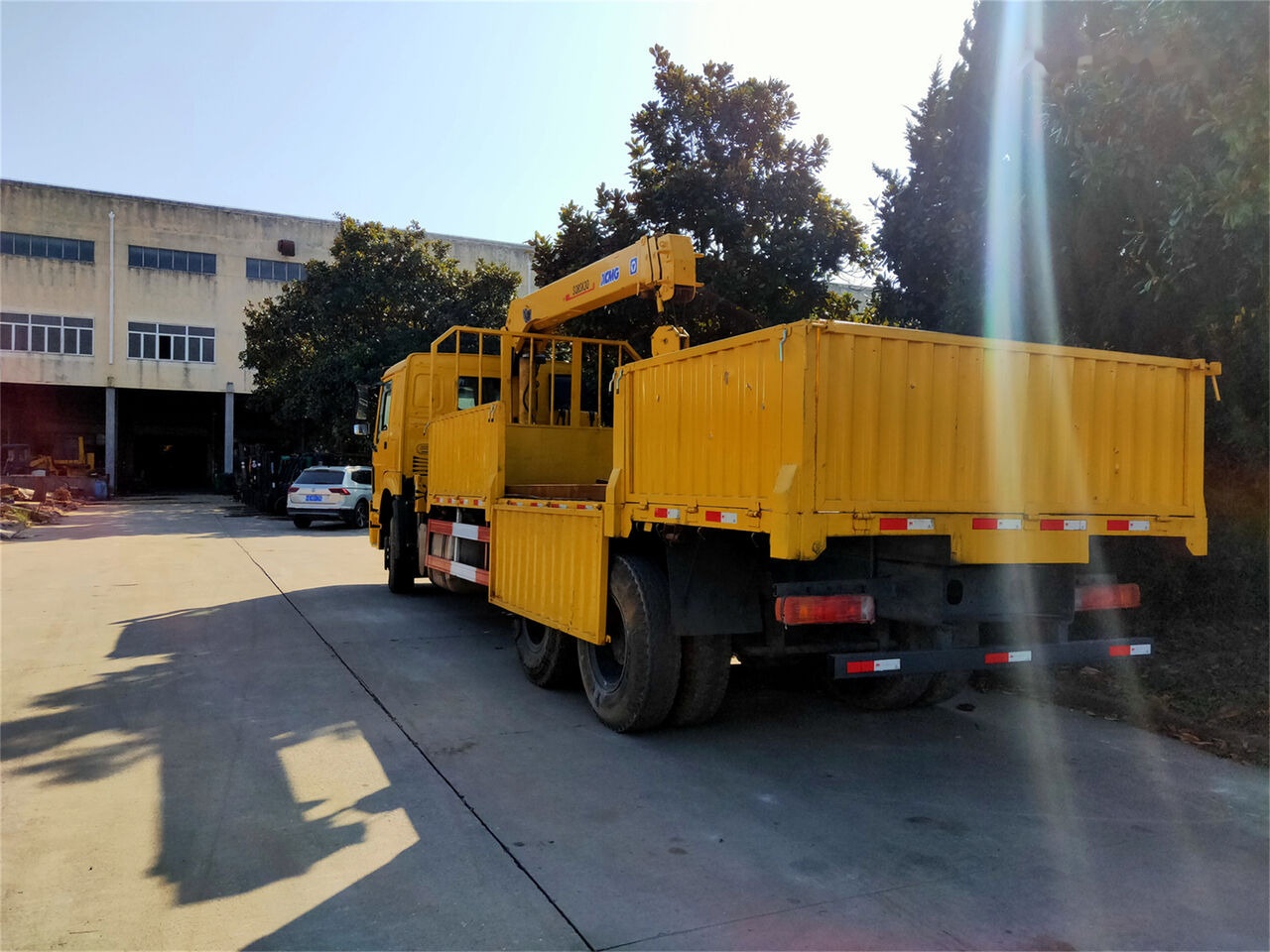 Howo 375 - Sklápěč, Auto s hydraulickou rukou: obrázek 1 Howo 375 - Sklápěč, Auto s hydraulickou rukou: obrázek 1