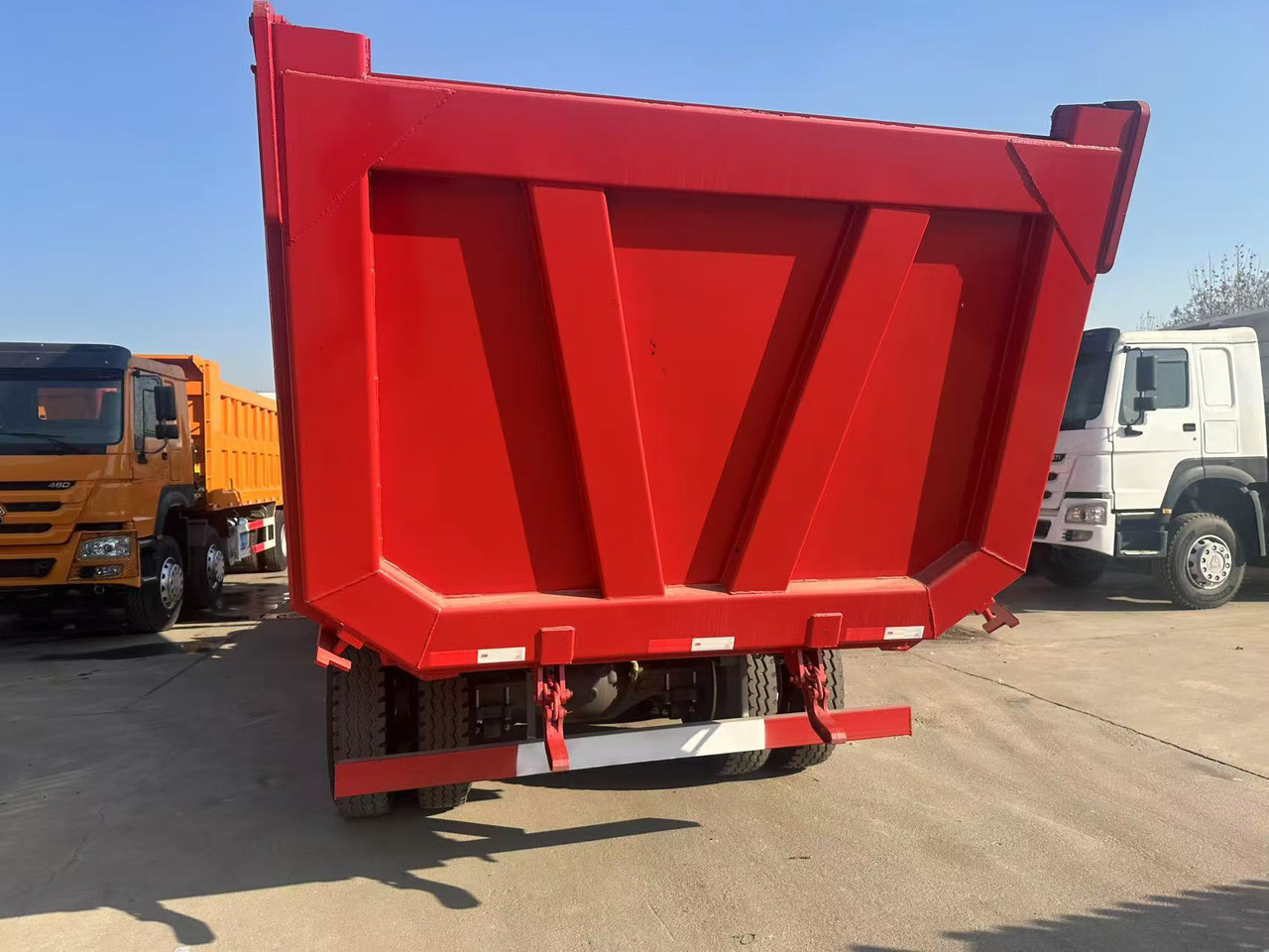 Howo HAOHAN DUMP TRUCK 8X4 - Sklápěč: obrázek 3 Howo HAOHAN DUMP TRUCK 8X4 - Sklápěč: obrázek 3