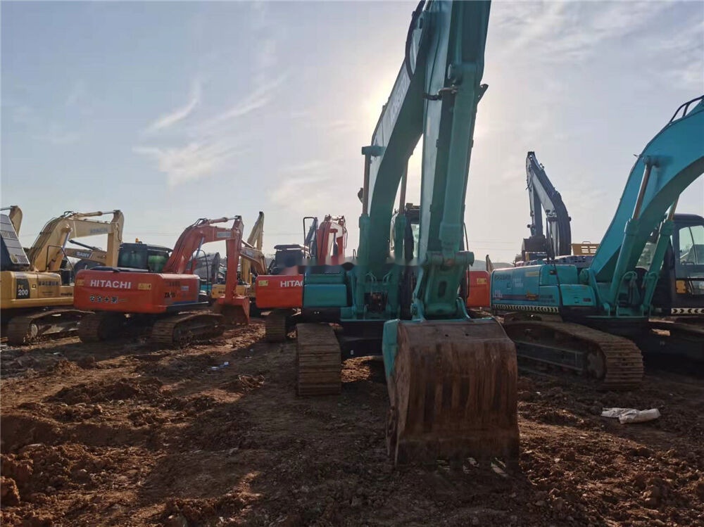 Kobelco SK200LC - Pásové rýpadlo: obrázek 1 Kobelco SK200LC - Pásové rýpadlo: obrázek 1