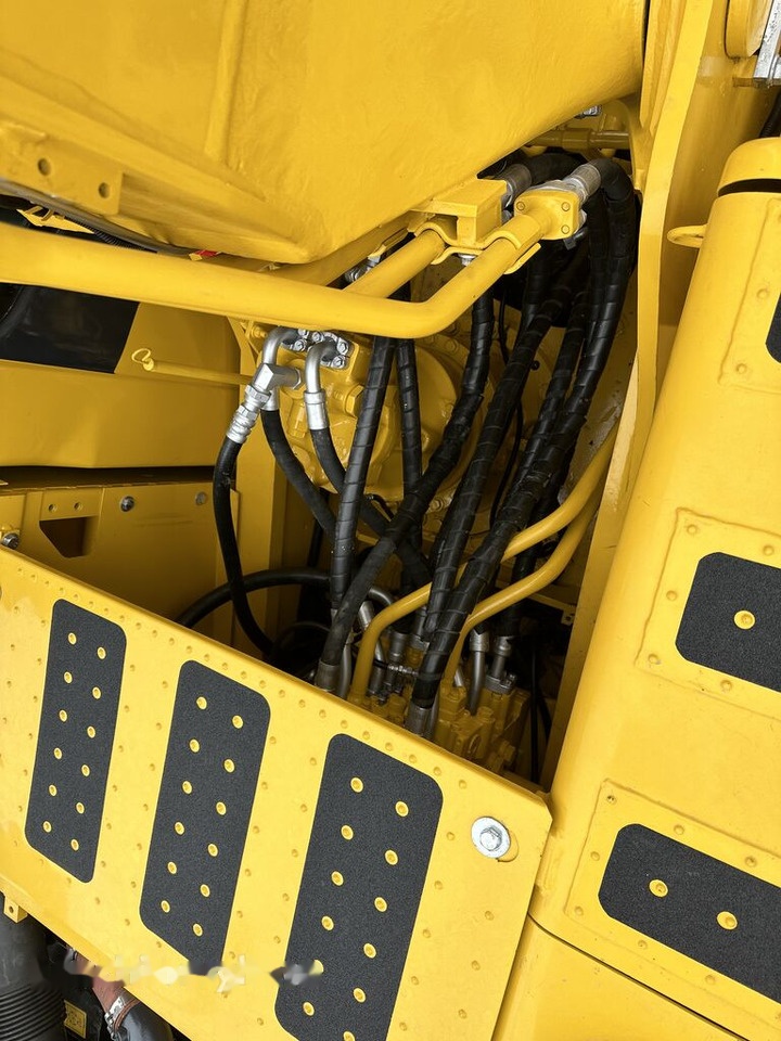 Komatsu PC220-8 - Pásové rýpadlo: obrázek 5 Komatsu PC220-8 - Pásové rýpadlo: obrázek 5