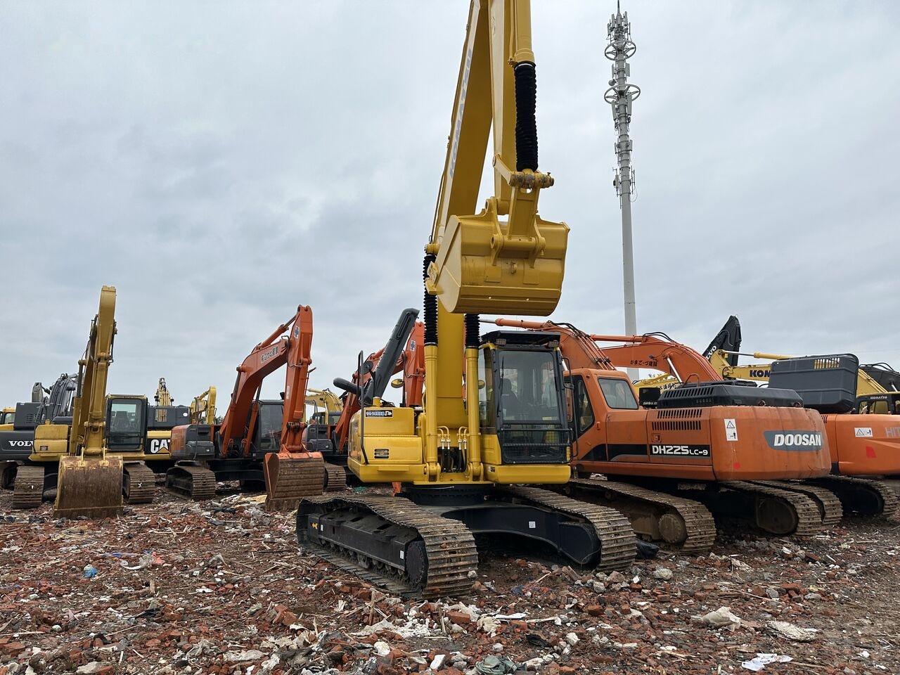 Komatsu PC220-8 - Pásové rýpadlo: obrázek 3 Komatsu PC220-8 - Pásové rýpadlo: obrázek 3