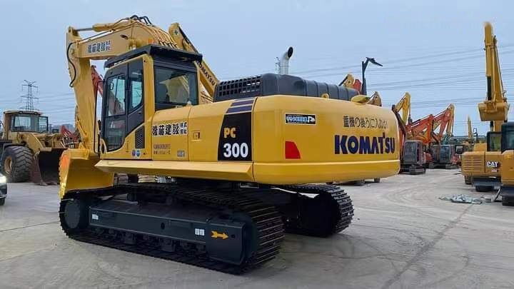 Komatsu PC300 - Pásové rýpadlo: obrázek 3 Komatsu PC300 - Pásové rýpadlo: obrázek 3