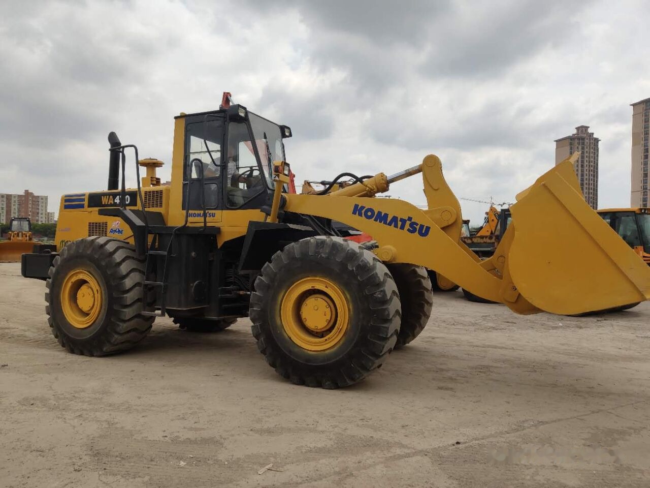 Komatsu WA470 - Kolový nakladač: obrázek 5 Komatsu WA470 - Kolový nakladač: obrázek 5