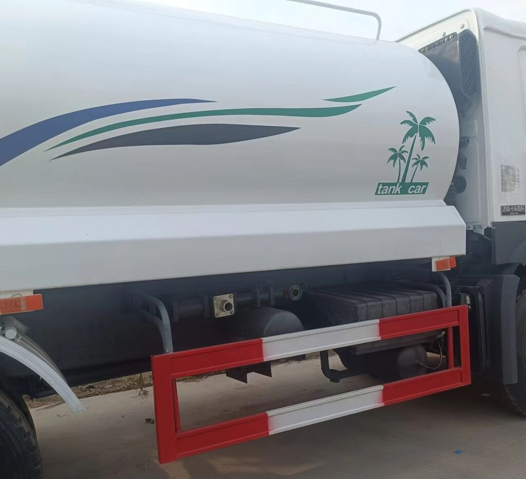 Sinotruk Howo 371 - Komunální/ Speciální technika: obrázek 4 Sinotruk Howo 371 - Komunální/ Speciální technika: obrázek 4