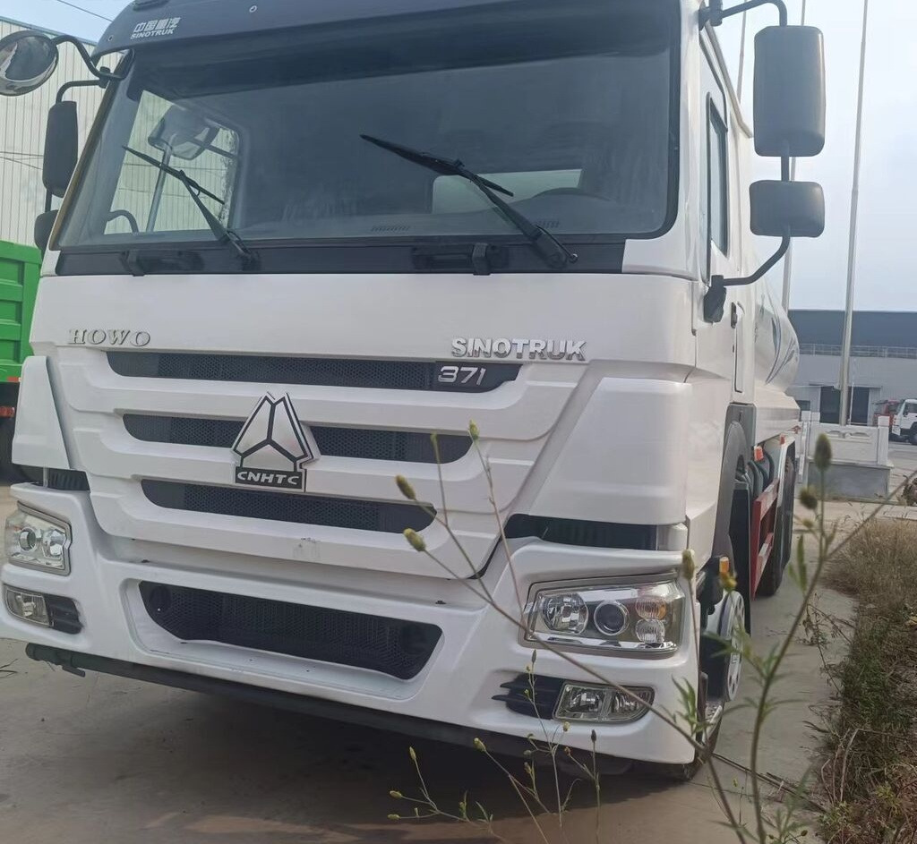 Sinotruk Howo 371 - Komunální/ Speciální technika: obrázek 3 Sinotruk Howo 371 - Komunální/ Speciální technika: obrázek 3