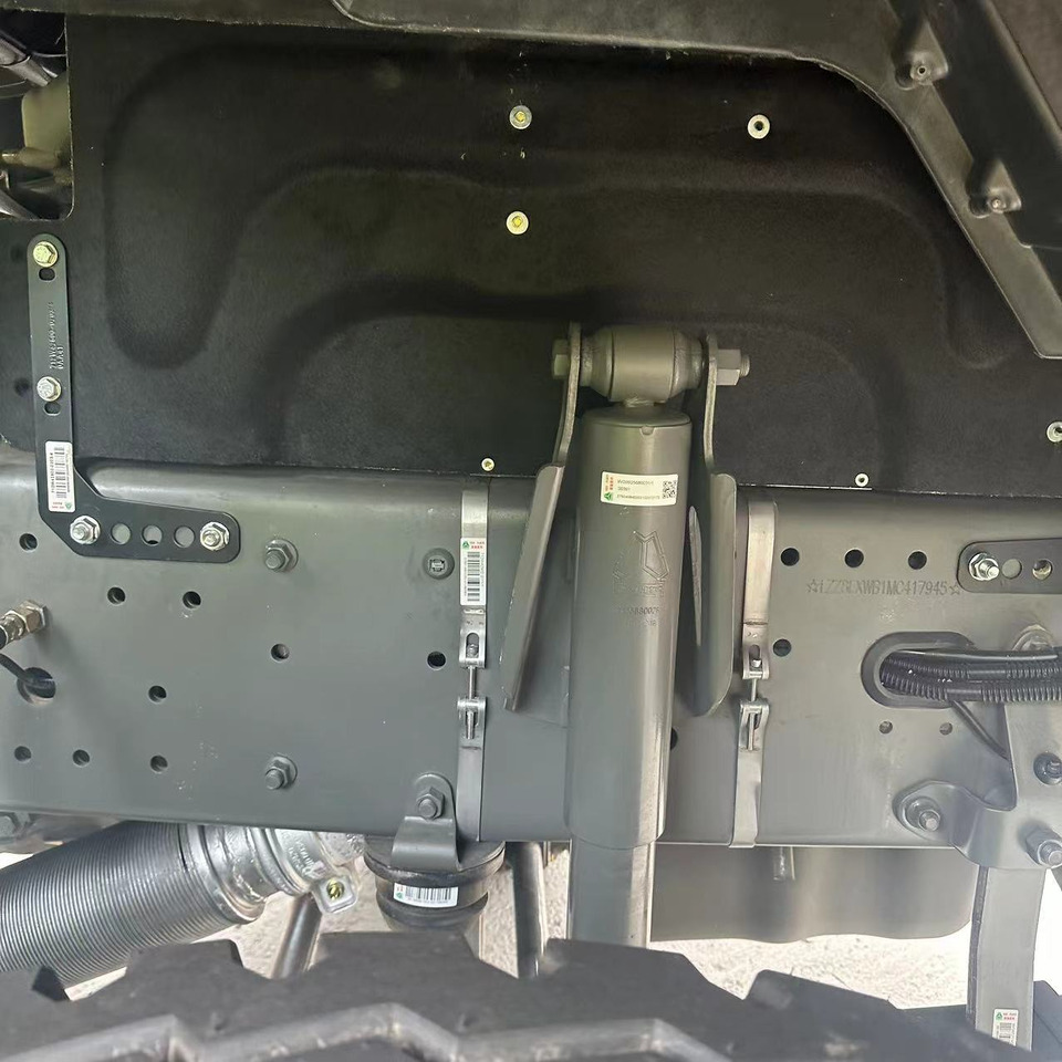 SINOTRUK SITRAK - Sklápěč: obrázek 2 SINOTRUK SITRAK - Sklápěč: obrázek 2