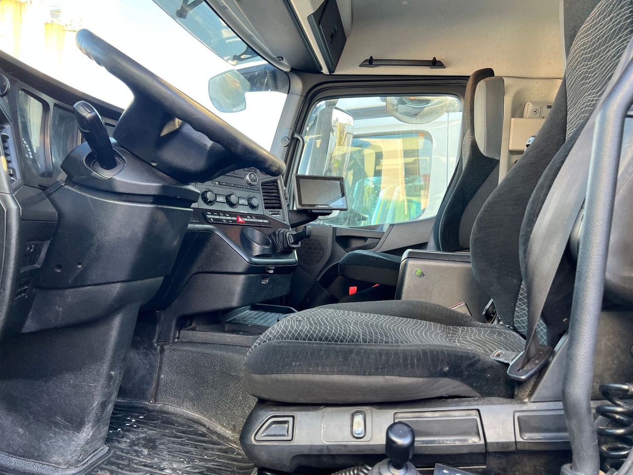 Mercedes-Benz 1843 2x vorhanden - Tahač: obrázek 4 Mercedes-Benz 1843 2x vorhanden - Tahač: obrázek 4