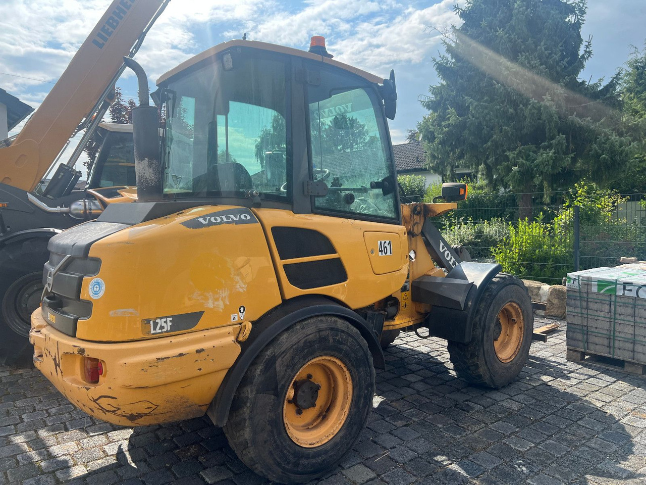 Volvo L 25 F u 28 F u. 30 F - Kolový nakladač: obrázek 1 Volvo L 25 F u 28 F u. 30 F - Kolový nakladač: obrázek 1