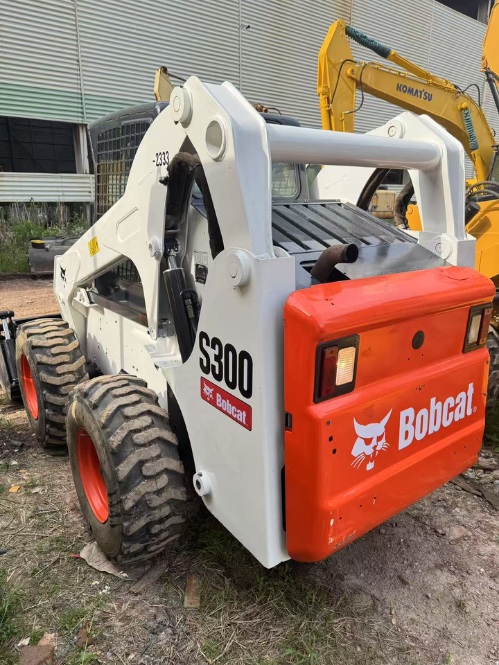 BOBCAT S300 - Rýpadlo-nakladač: obrázek 2 BOBCAT S300 - Rýpadlo-nakladač: obrázek 2