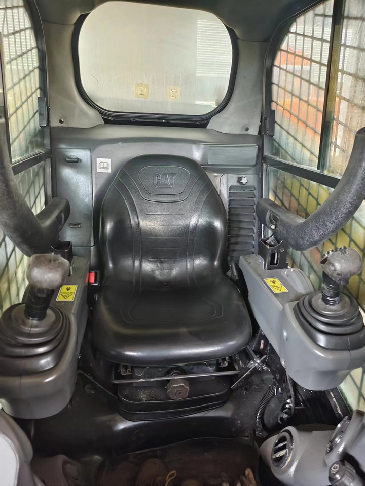 CATERPILLAR 246D - Smykový nakladač: obrázek 5 CATERPILLAR 246D - Smykový nakladač: obrázek 5