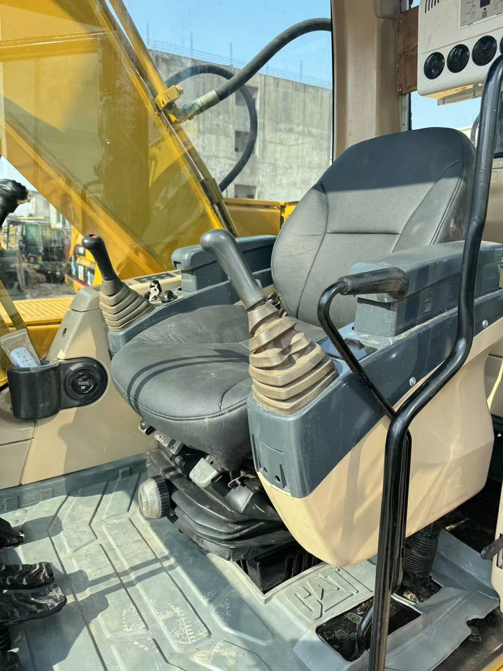 CATERPILLAR 320C - Pásové rýpadlo: obrázek 4 CATERPILLAR 320C - Pásové rýpadlo: obrázek 4