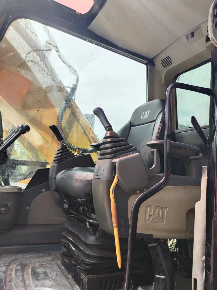 CATERPILLAR 320D - Pásové rýpadlo: obrázek 3 CATERPILLAR 320D - Pásové rýpadlo: obrázek 3