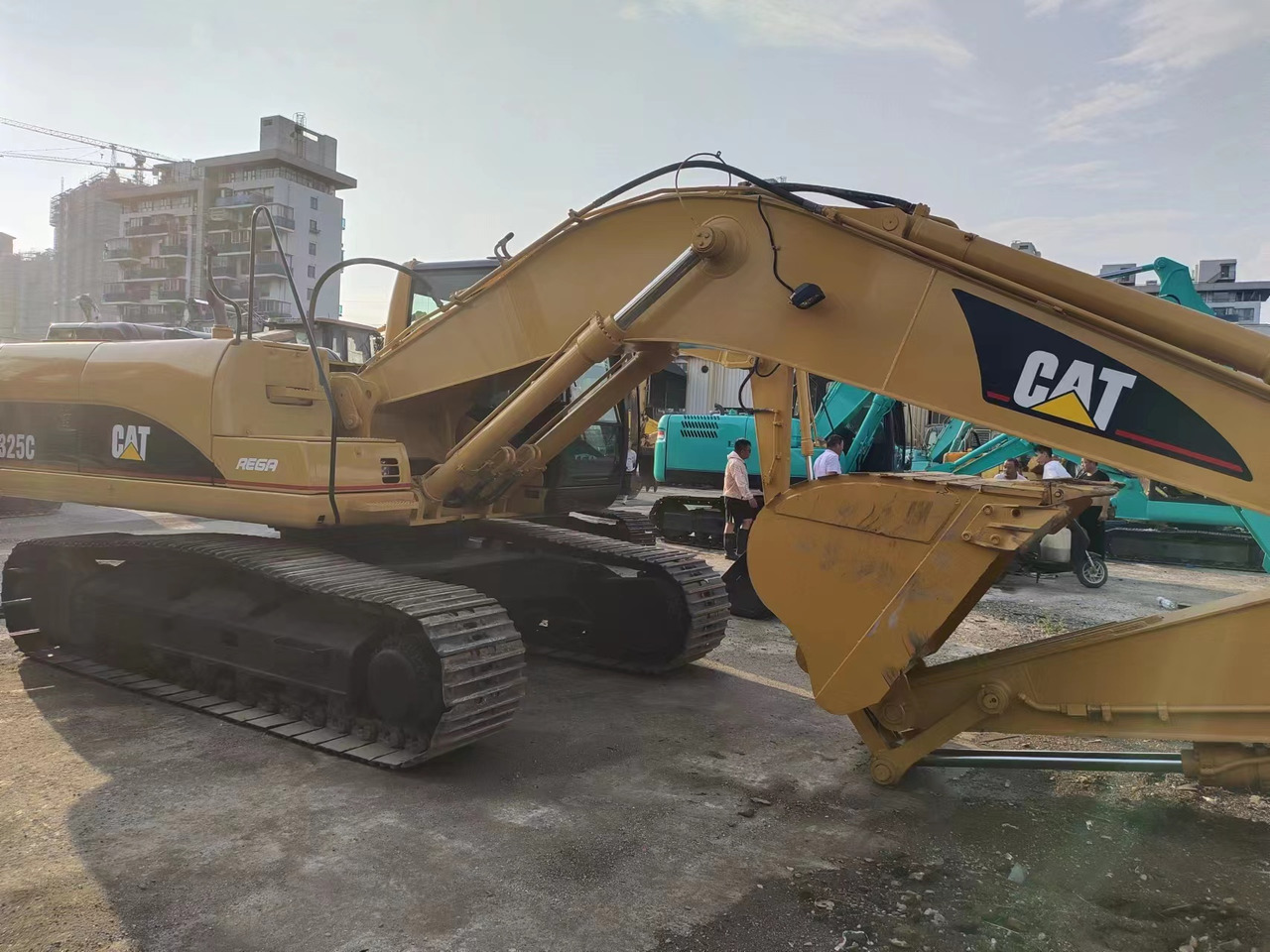 CATERPILLAR 325C - Pásové rýpadlo: obrázek 3 CATERPILLAR 325C - Pásové rýpadlo: obrázek 3