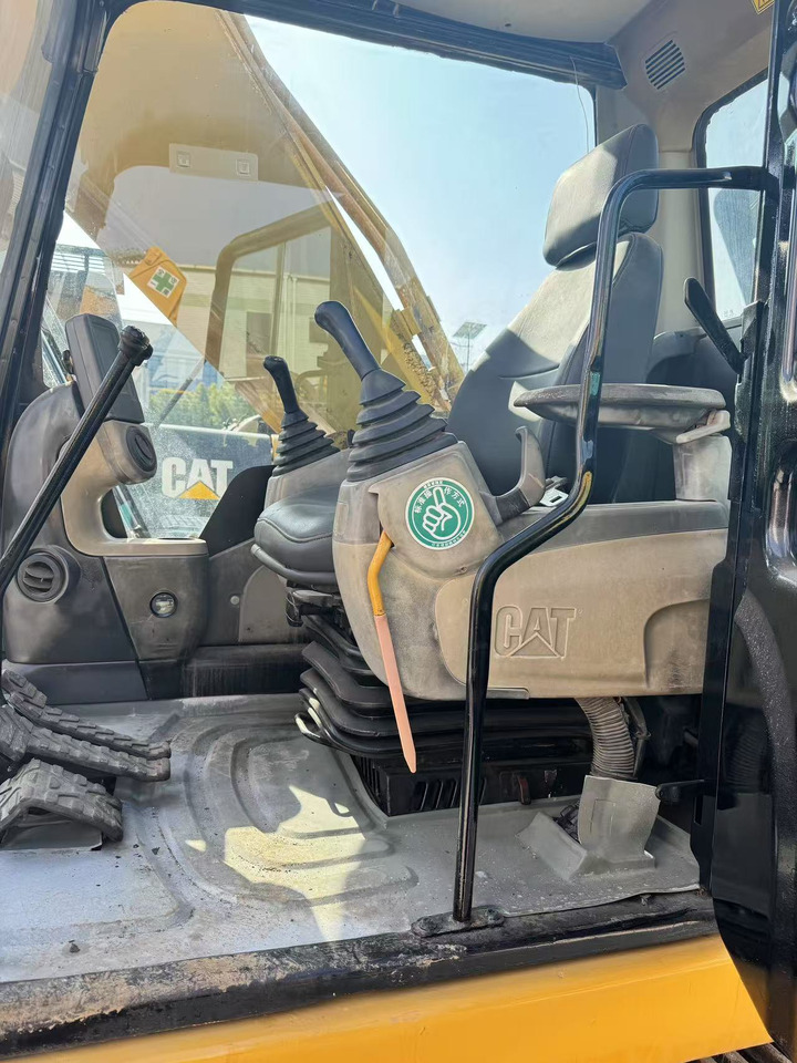 CATERPILLAR 330D2 - Pásové rýpadlo: obrázek 3 CATERPILLAR 330D2 - Pásové rýpadlo: obrázek 3