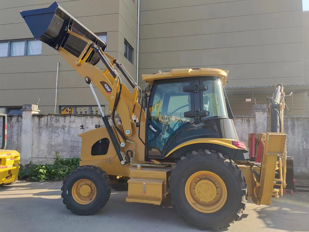 CATERPILLAR 420F - Rýpadlo-nakladač: obrázek 3 CATERPILLAR 420F - Rýpadlo-nakladač: obrázek 3