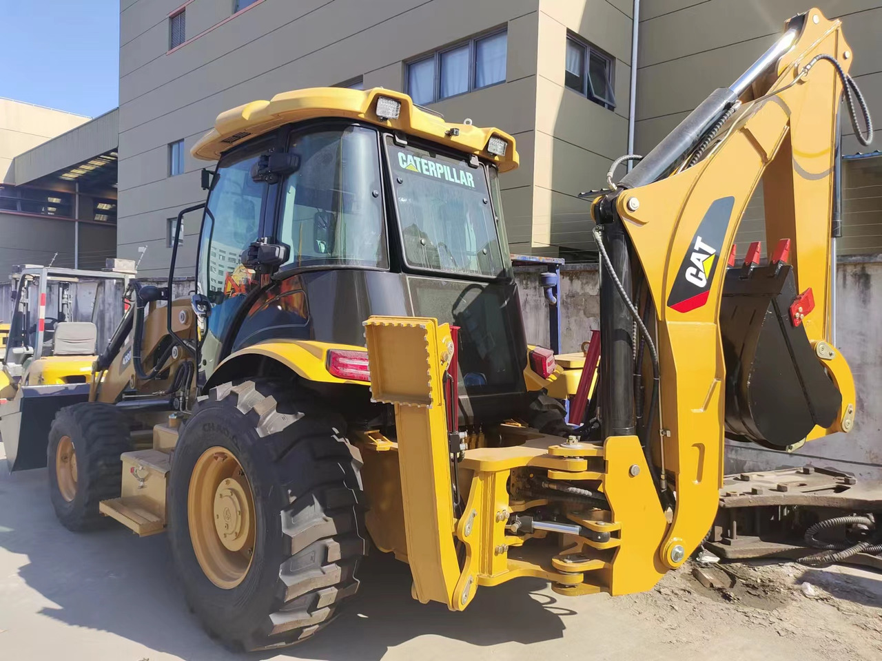 CATERPILLAR 420F - Rýpadlo-nakladač: obrázek 1 CATERPILLAR 420F - Rýpadlo-nakladač: obrázek 1