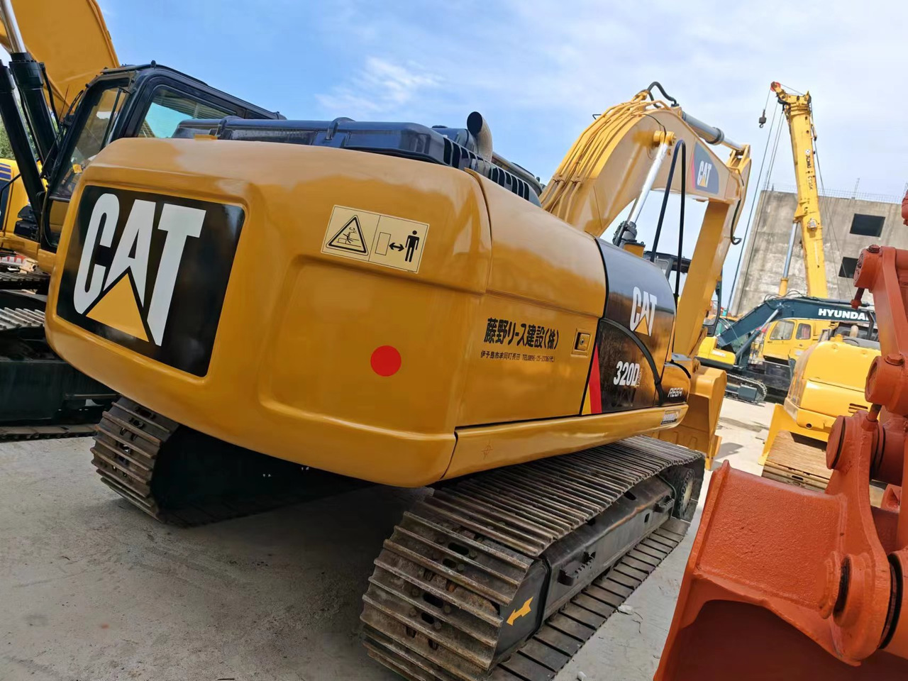 CATERPILLAR CAT 320D2 - Pásové rýpadlo: obrázek 2 CATERPILLAR CAT 320D2 - Pásové rýpadlo: obrázek 2