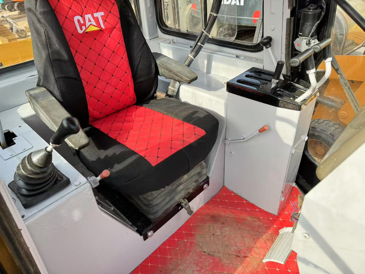 CATERPILLAR D6G2 - Buldozer: obrázek 5 CATERPILLAR D6G2 - Buldozer: obrázek 5