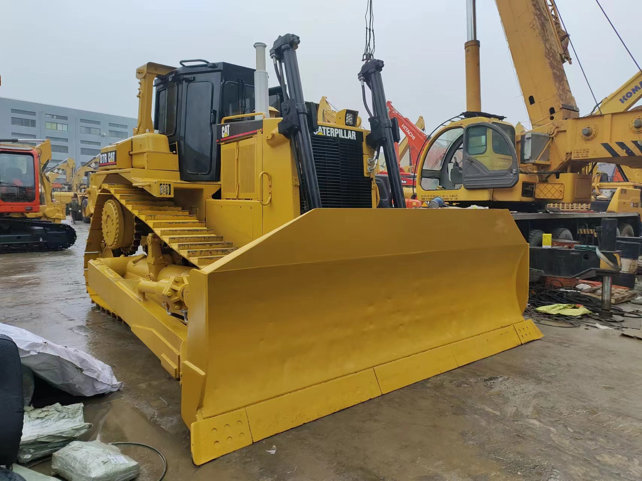 CATERPILLAR D7R - Buldozer: obrázek 1 CATERPILLAR D7R - Buldozer: obrázek 1