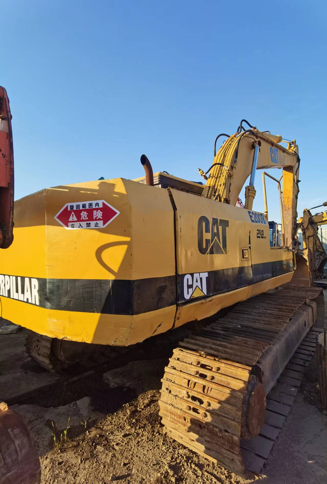 Pásové rýpadlo CATERPILLAR E200B: obrázek 6