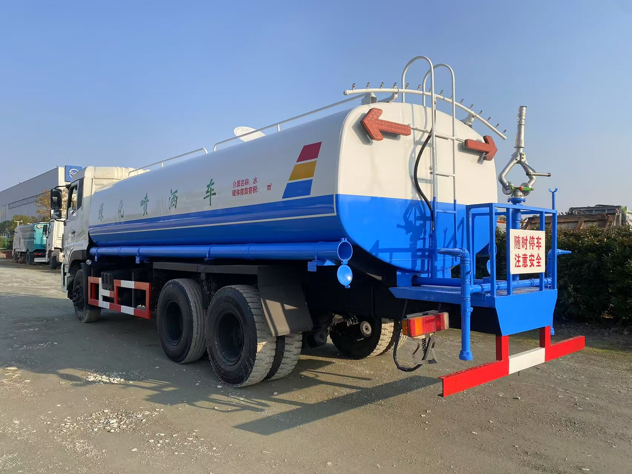 DONGFENG 20000L water truck Sprinkler - Cisternové vozidlo: obrázek 3 DONGFENG 20000L water truck Sprinkler - Cisternové vozidlo: obrázek 3