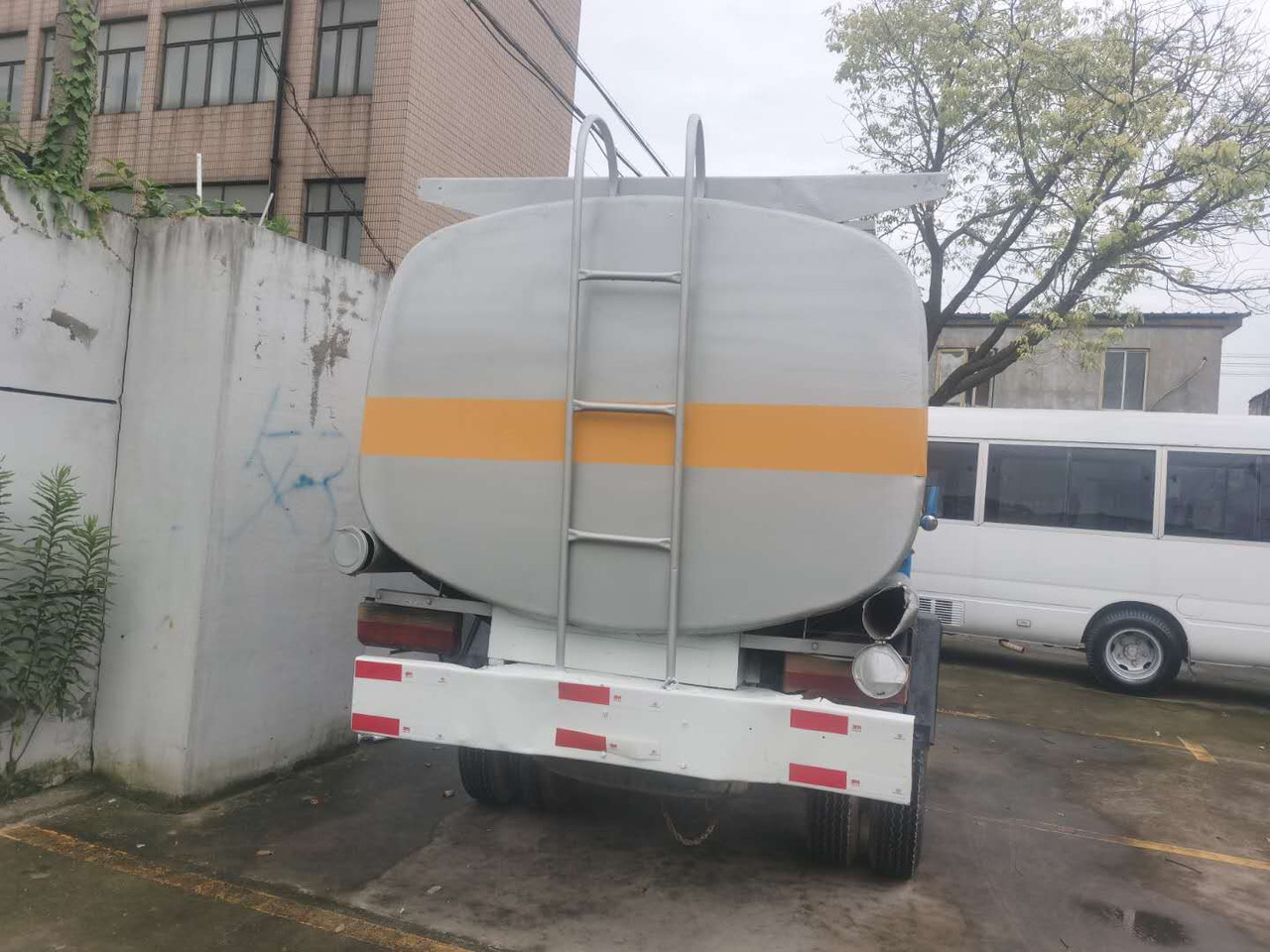 DONGFENG 6ton - Cisternové vozidlo: obrázek 4 DONGFENG 6ton - Cisternové vozidlo: obrázek 4