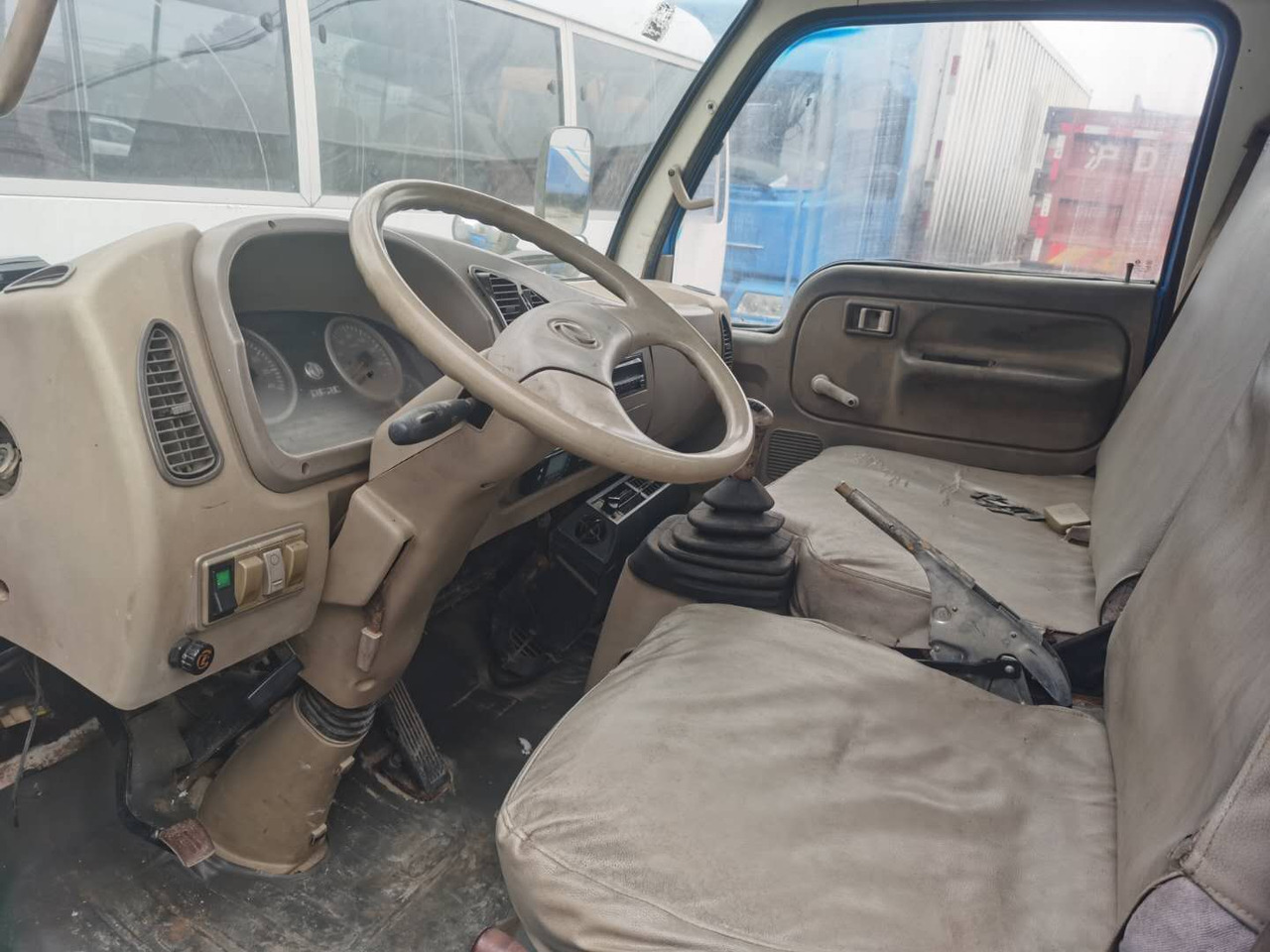 DONGFENG 6ton - Cisternové vozidlo: obrázek 5 DONGFENG 6ton - Cisternové vozidlo: obrázek 5