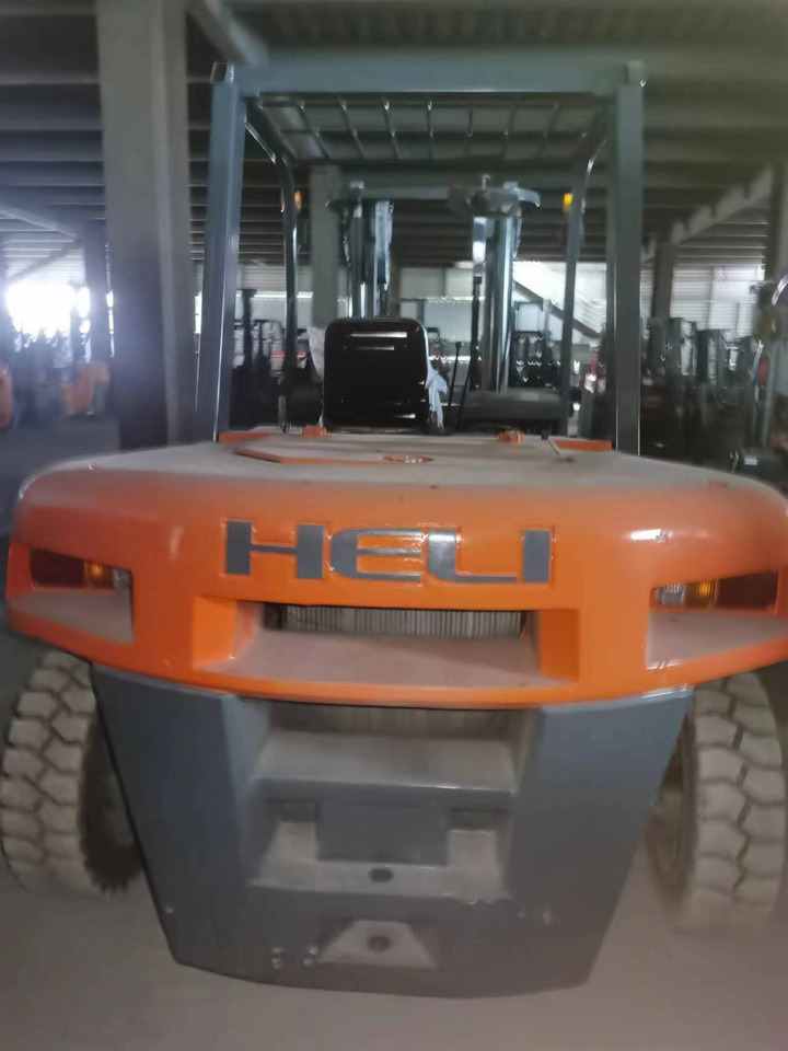 HELI 70 DIESEL FORKLIFT 7TON - Dieselový vysokozdvižný vozík: obrázek 2 HELI 70 DIESEL FORKLIFT 7TON - Dieselový vysokozdvižný vozík: obrázek 2