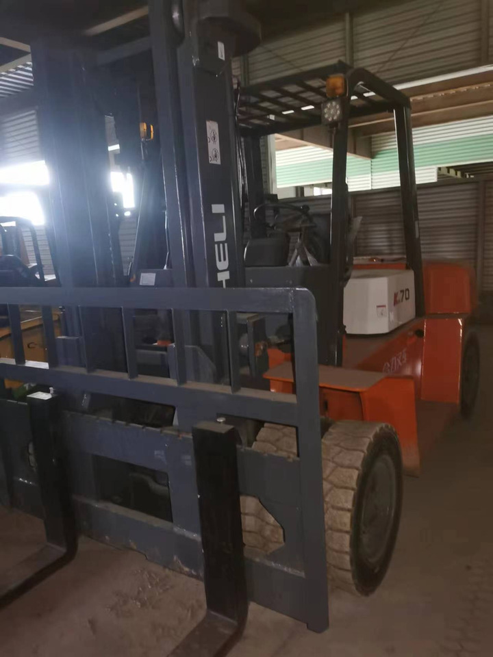 HELI 70 DIESEL FORKLIFT 7TON - Dieselový vysokozdvižný vozík: obrázek 5 HELI 70 DIESEL FORKLIFT 7TON - Dieselový vysokozdvižný vozík: obrázek 5