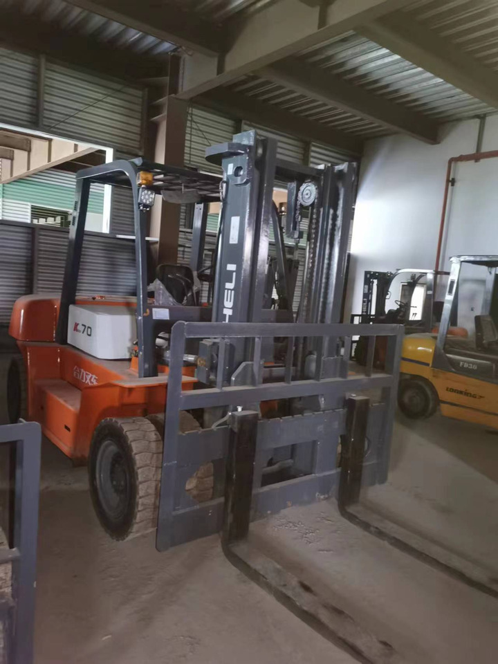 HELI 70 DIESEL FORKLIFT 7TON - Dieselový vysokozdvižný vozík: obrázek 3 HELI 70 DIESEL FORKLIFT 7TON - Dieselový vysokozdvižný vozík: obrázek 3