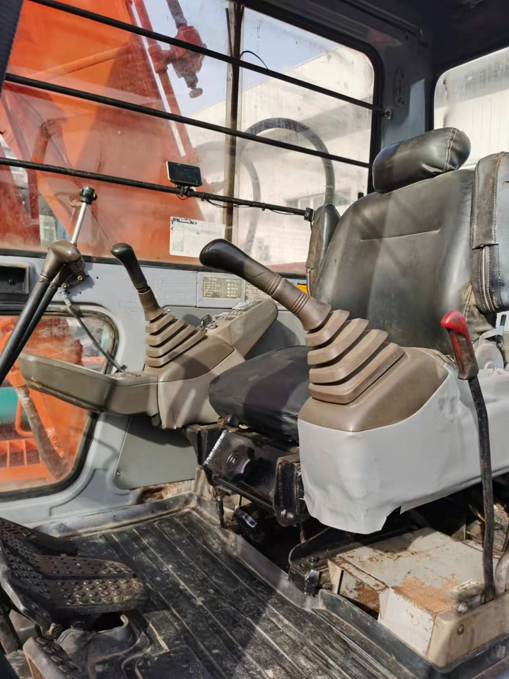 HITACHI EX120-2 - Pásové rýpadlo: obrázek 5 HITACHI EX120-2 - Pásové rýpadlo: obrázek 5