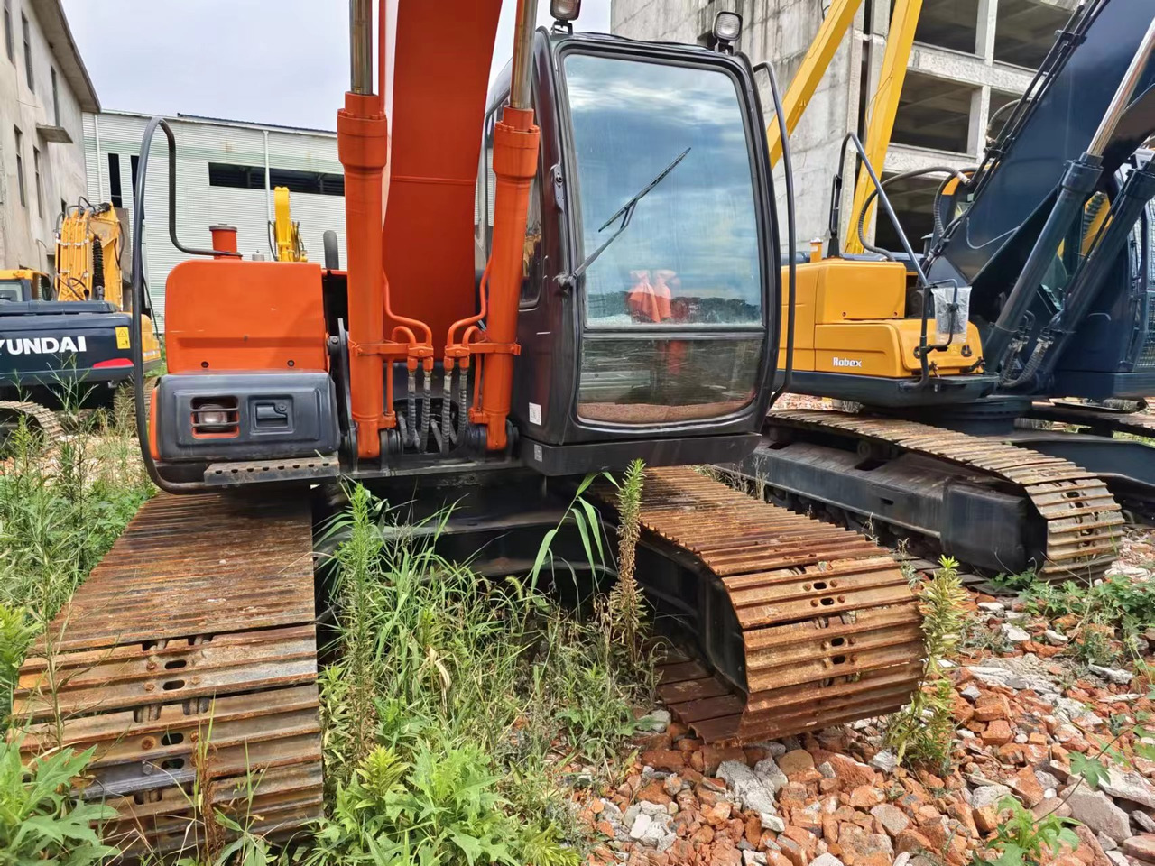 HITACHI EX120-5 - Pásové rýpadlo: obrázek 3 HITACHI EX120-5 - Pásové rýpadlo: obrázek 3