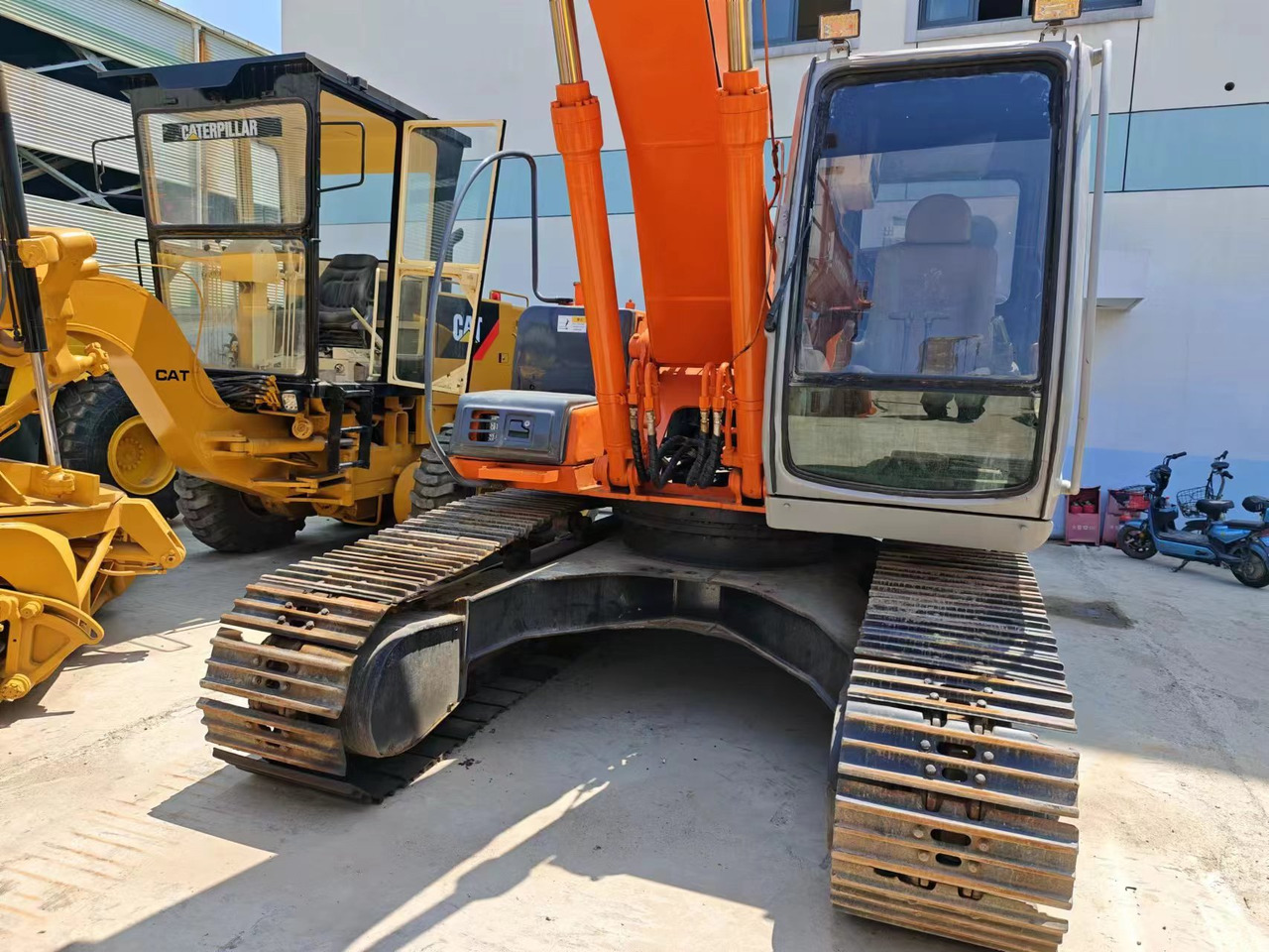 HITACHI EX200-5 - Pásové rýpadlo: obrázek 3 HITACHI EX200-5 - Pásové rýpadlo: obrázek 3