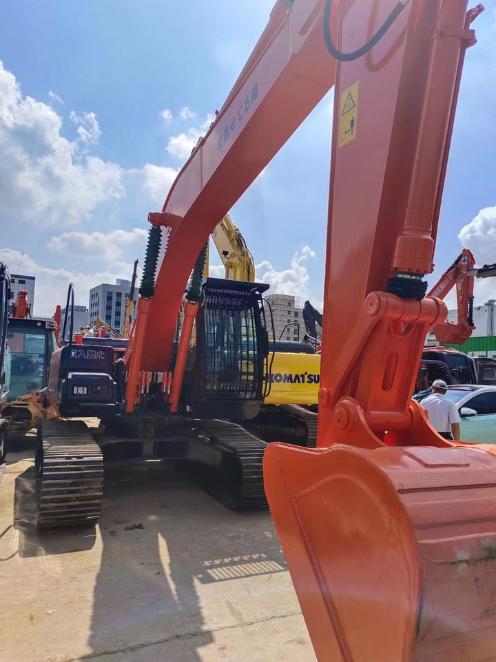 HITACHI ZX200 - Pásové rýpadlo: obrázek 3 HITACHI ZX200 - Pásové rýpadlo: obrázek 3