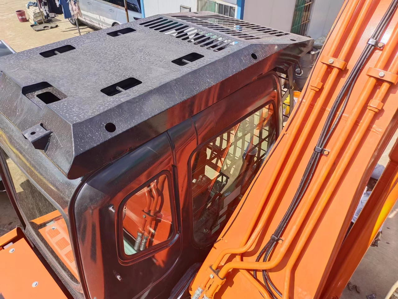 HITACHI ZX200 - Pásové rýpadlo: obrázek 5 HITACHI ZX200 - Pásové rýpadlo: obrázek 5