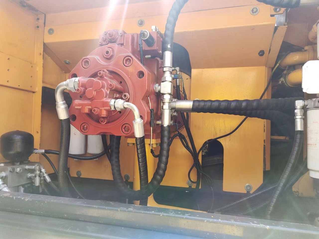 HYUNDAI R385LC-9T R305 R220 - Pásové rýpadlo: obrázek 5 HYUNDAI R385LC-9T R305 R220 - Pásové rýpadlo: obrázek 5