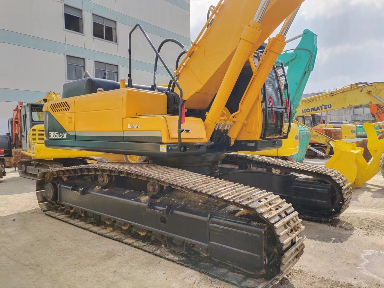 HYUNDAI R385LC-9T R305 R220 - Pásové rýpadlo: obrázek 4 HYUNDAI R385LC-9T R305 R220 - Pásové rýpadlo: obrázek 4
