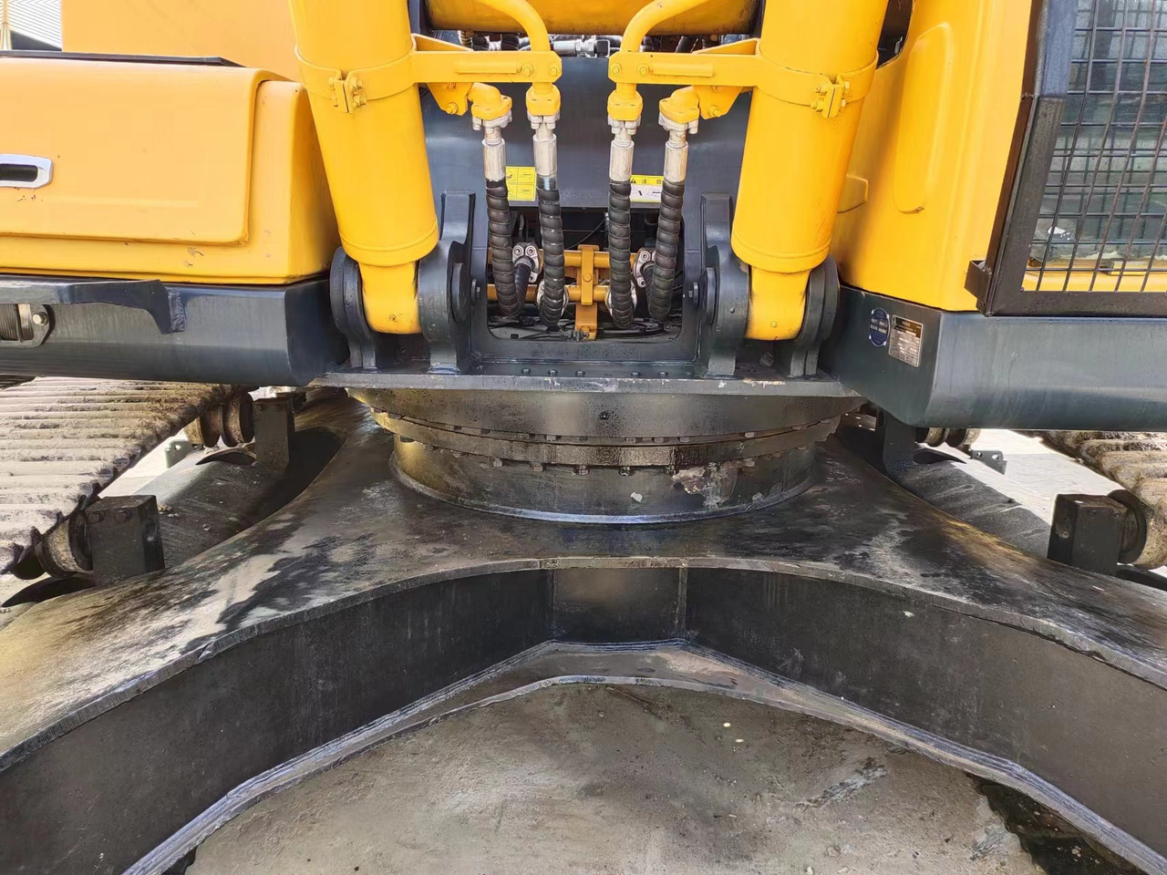 HYUNDAI R385LC-9T R305 R220 - Pásové rýpadlo: obrázek 3 HYUNDAI R385LC-9T R305 R220 - Pásové rýpadlo: obrázek 3