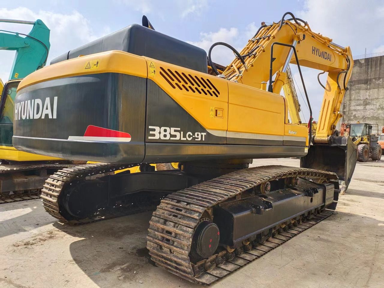 HYUNDAI R385LC-9T R305 R220 - Pásové rýpadlo: obrázek 1 HYUNDAI R385LC-9T R305 R220 - Pásové rýpadlo: obrázek 1