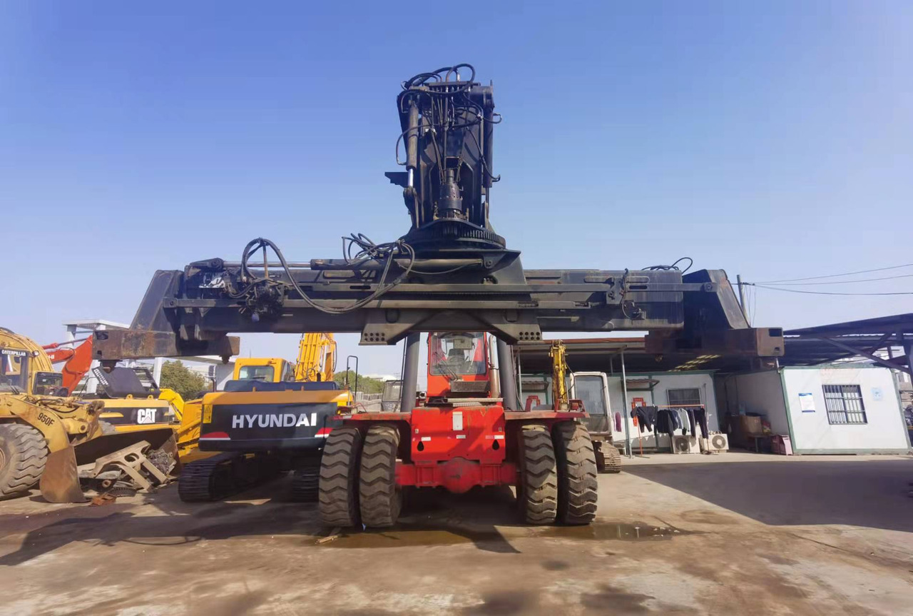 KALMAR DRF450 - Reach stacker: obrázek 1 KALMAR DRF450 - Reach stacker: obrázek 1
