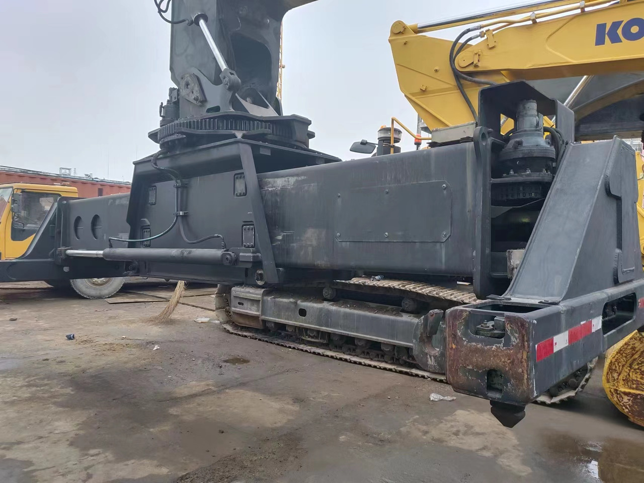 KALMAR DRF450 - Reach stacker: obrázek 5 KALMAR DRF450 - Reach stacker: obrázek 5