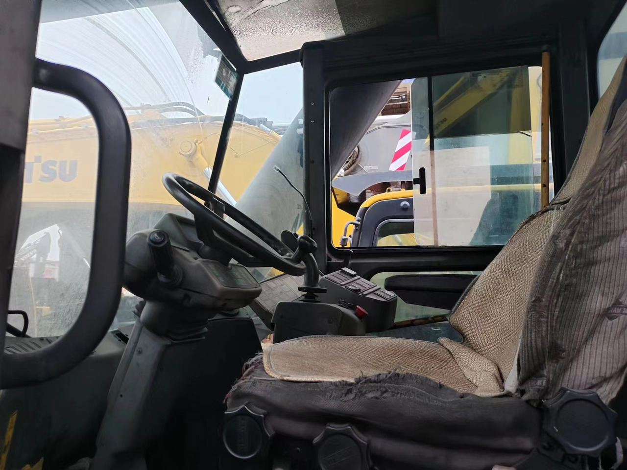 KALMAR DRF450 - Reach stacker: obrázek 4 KALMAR DRF450 - Reach stacker: obrázek 4