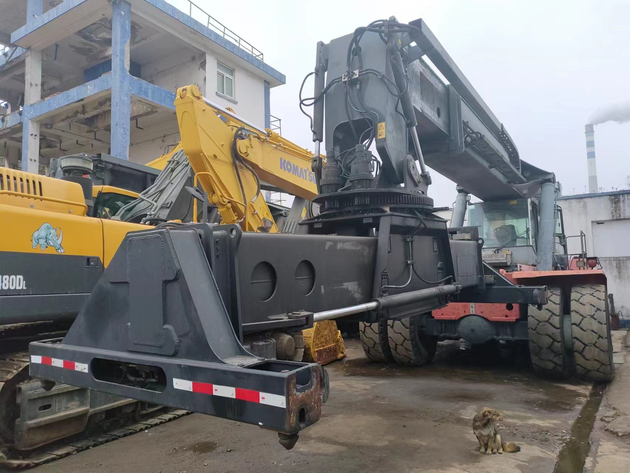 KARMAL DRF450 - Reach stacker: obrázek 2 KARMAL DRF450 - Reach stacker: obrázek 2