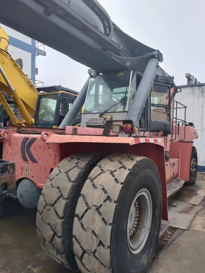 KARMAL DRF450 - Reach stacker: obrázek 3 KARMAL DRF450 - Reach stacker: obrázek 3